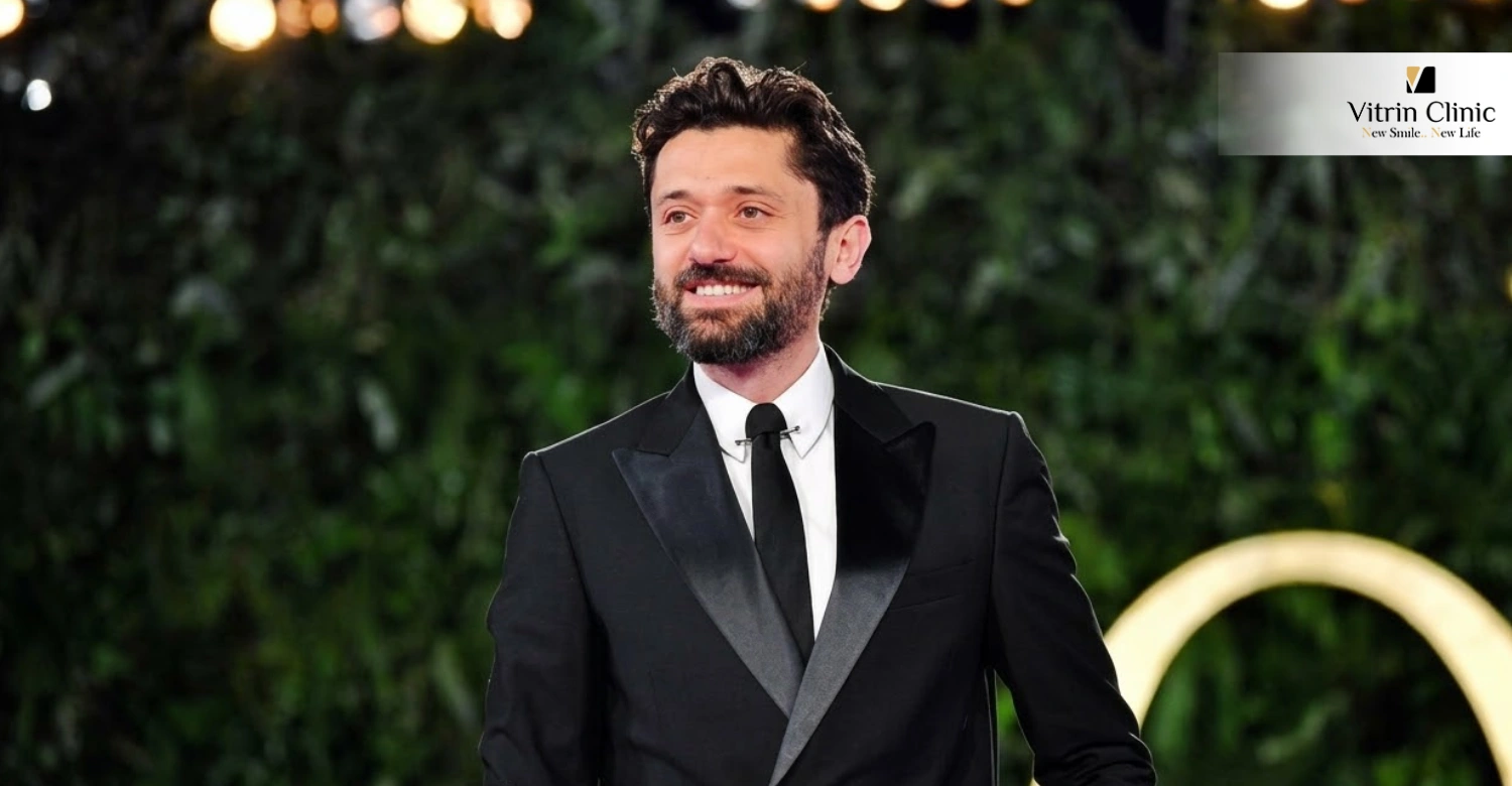 ما الذي يميز ابتسامة كريم محمود عبد العزيز ويجعلها ساحرة؟