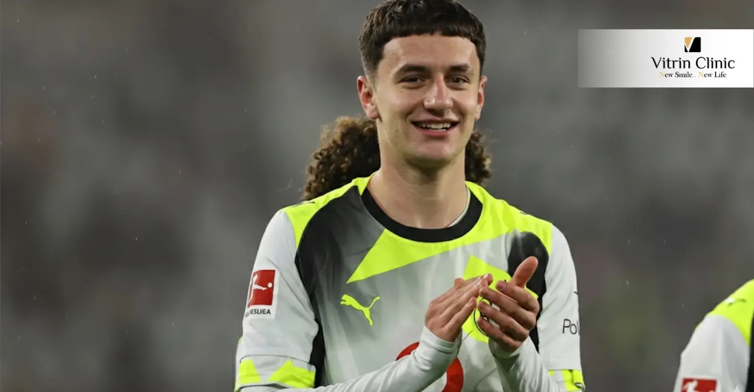 Momenti sorridenti di Luca Reggiani davanti alle telecamere