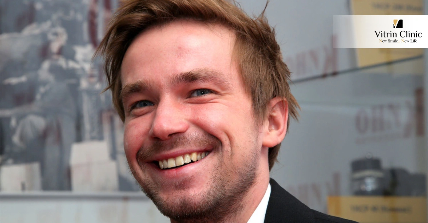 Улыбка Александра Петрова: от сценической харизмы до личного имиджа