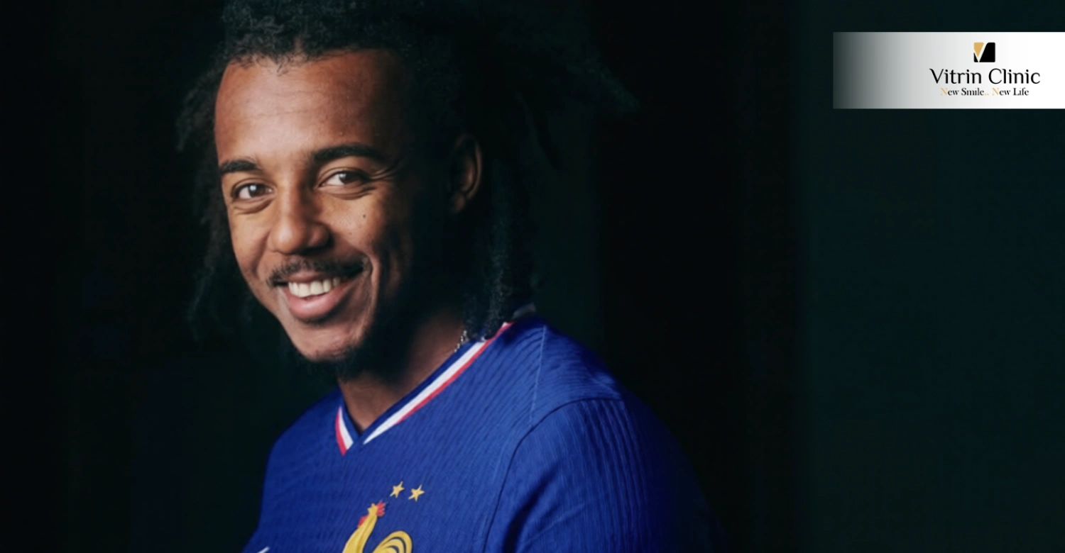 Detalles y Primeros Planos de la Sonrisa de Koundé